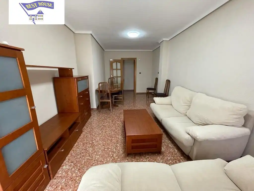 Wohnung zur Miete in Ensanche - Franciscanos