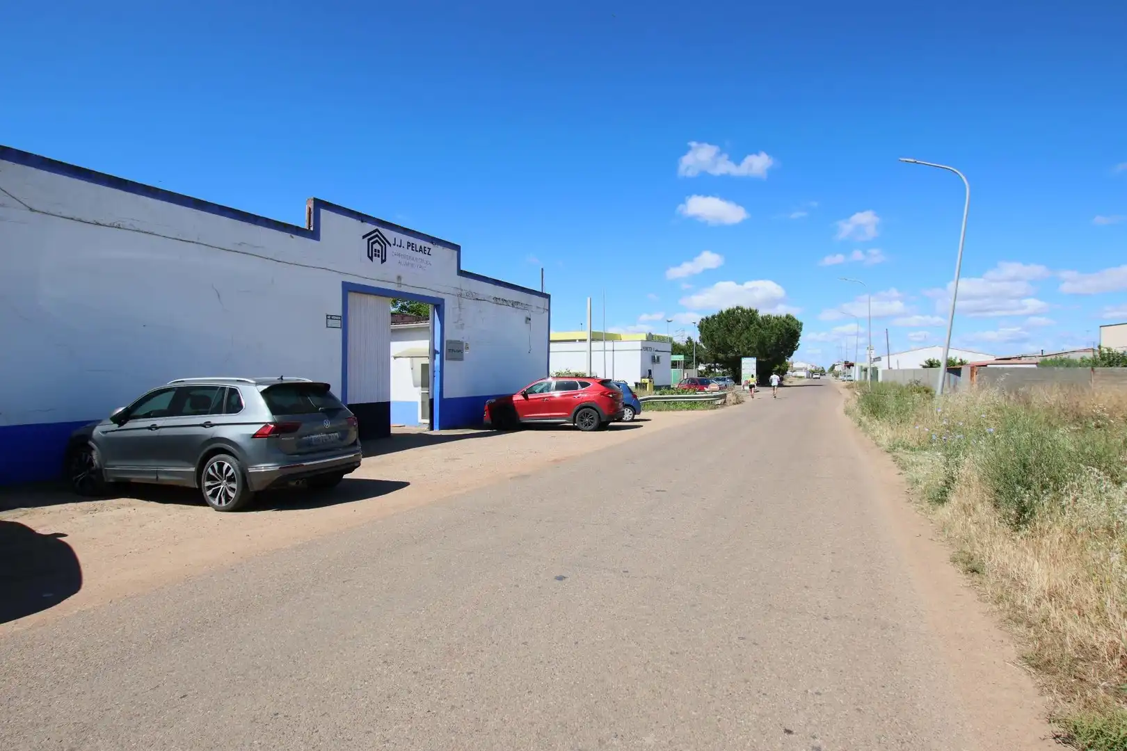 Außenansicht von Fabrikhallen zum Verkauf in Guadiana