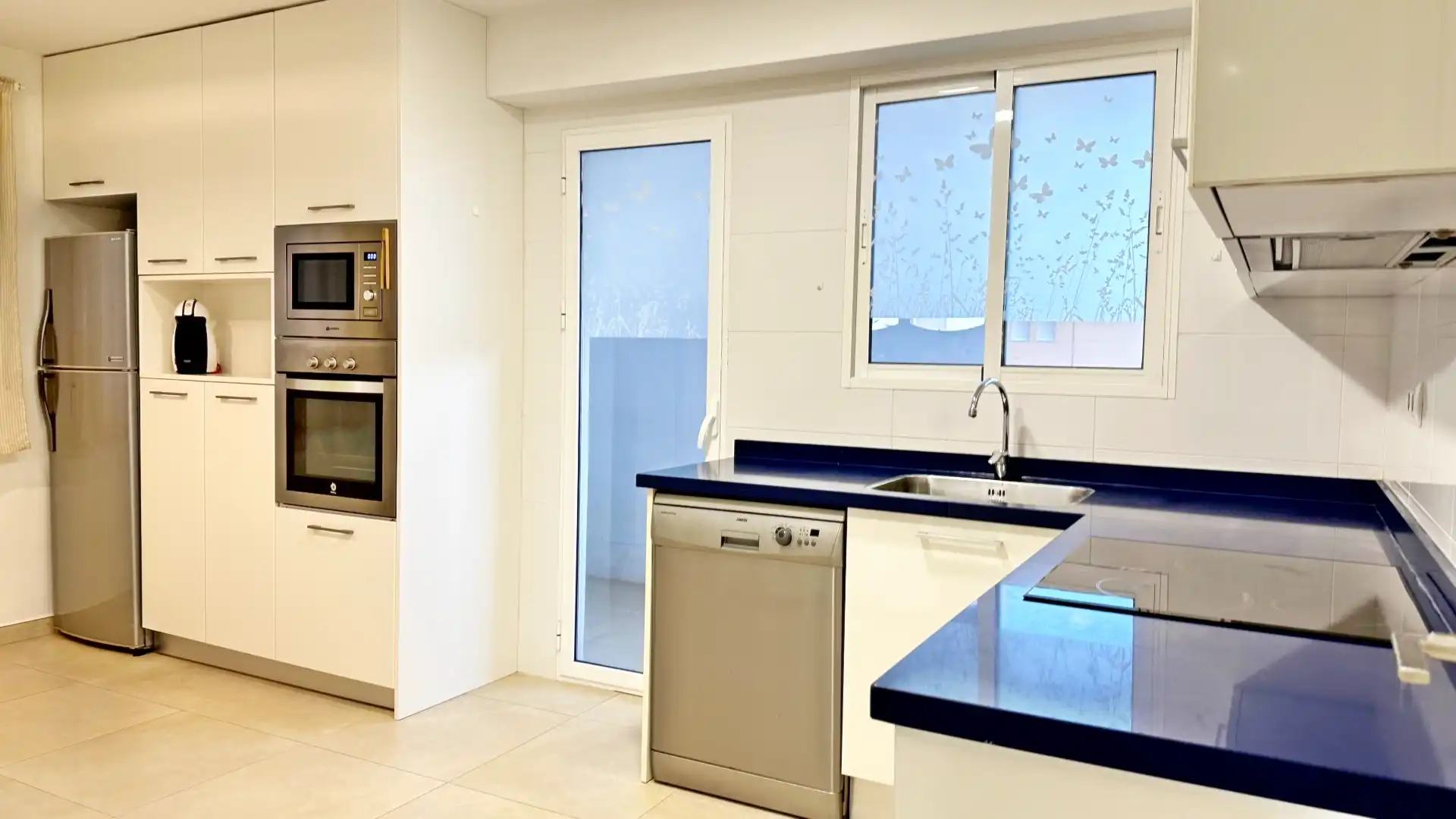 Cuina de Apartament de lloguer en Gandia amb Aire condicionat, Calefacció i Moblat
