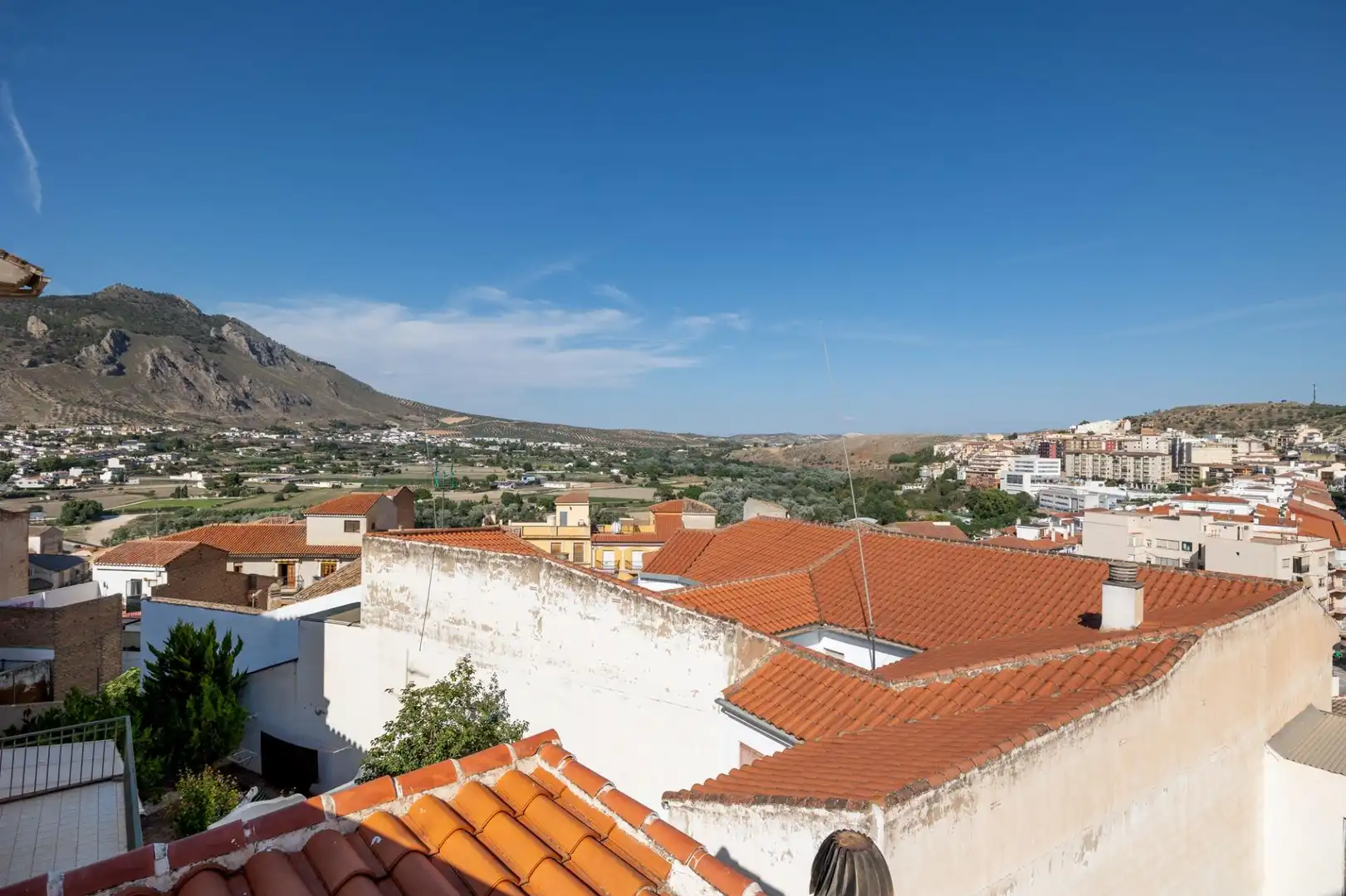 Exterior view of Detached homes for sale in Loja  with Air Conditioner, Heating and Parquet flooring