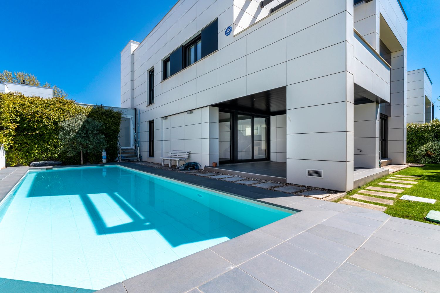 Swimming pool of House or chalet to rent in Las Rozas de Madrid  with Air Conditioner, Heating and Private garden