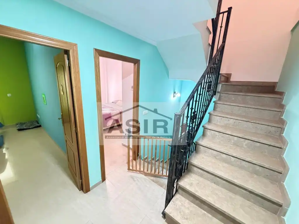 Houses for sale in Alzira  with Air Conditioner and Terrace