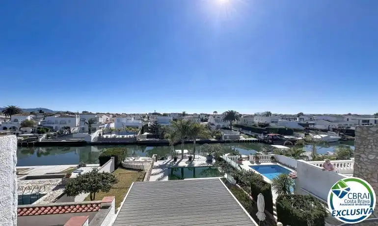 Exterior view of Houses for sale in Empuriabrava  with Heating, Terrace and Swimming Pool