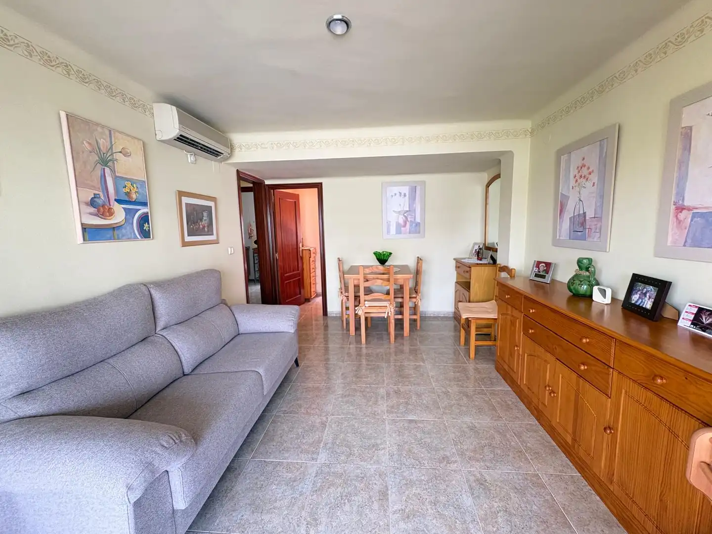 Sala d'estar de Pis en venda en Salou amb Aire condicionat, Terrassa i Moblat