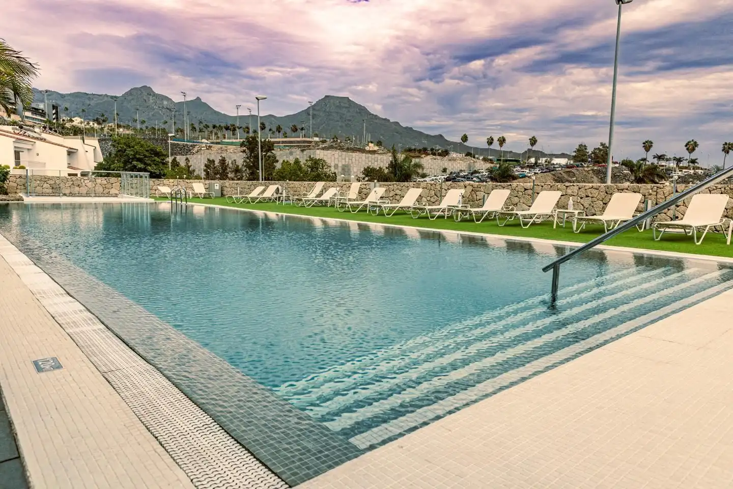 Schwimmbecken von Dachboden zum Verkauf in Adeje mit Klimaanlage, Abstellraum und Möbliert