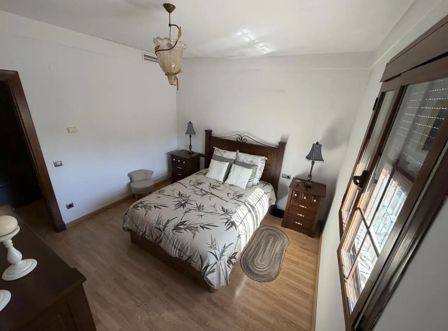 Dormitori de Casa o xalet en venda en Dos Hermanas amb Aire condicionat, Calefacció i Jardí privat