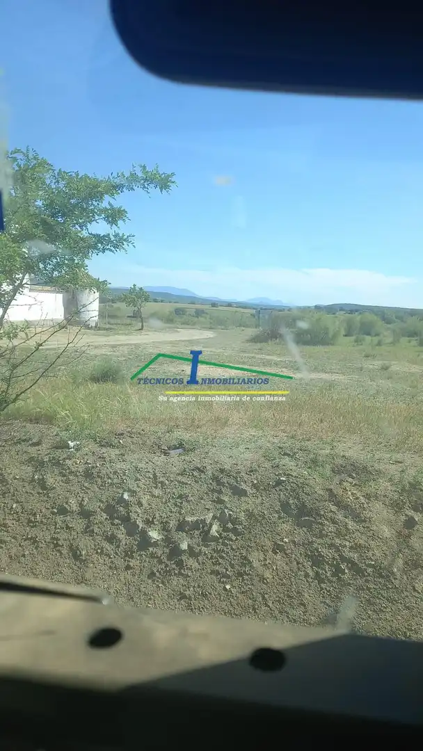 Terreny industrial en venda a Aljucén, Badajoz