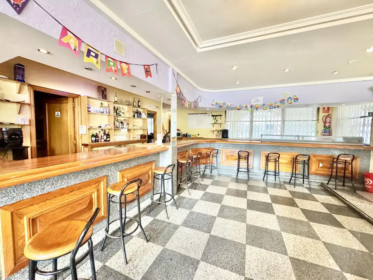 Local en venta en Maello con Aire acondicionado