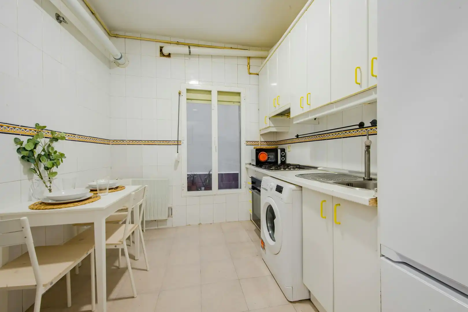 Kitchen of Flat for rent in Madrid  with Washing machine and TV