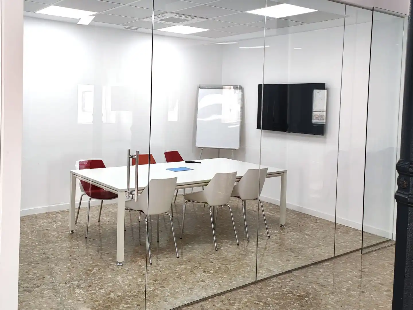 Oficina de alquiler en Almería con Aire acondicionado, Calefacción y Amueblado