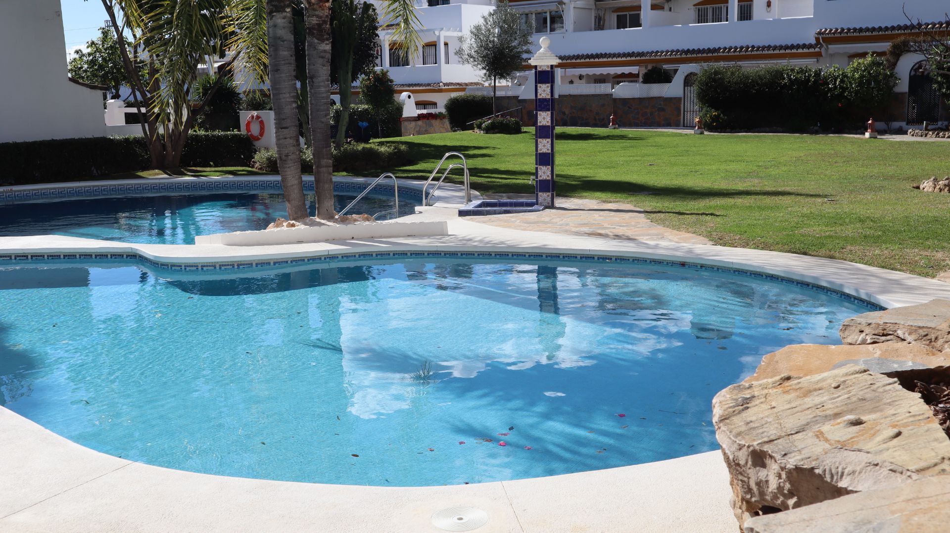Piscina de Apartament de lloguer en Marbella amb Moblat i Piscina comunitària