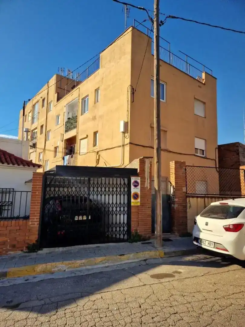Vista exterior de Finca rústica en venda en Santa Coloma de Gramenet