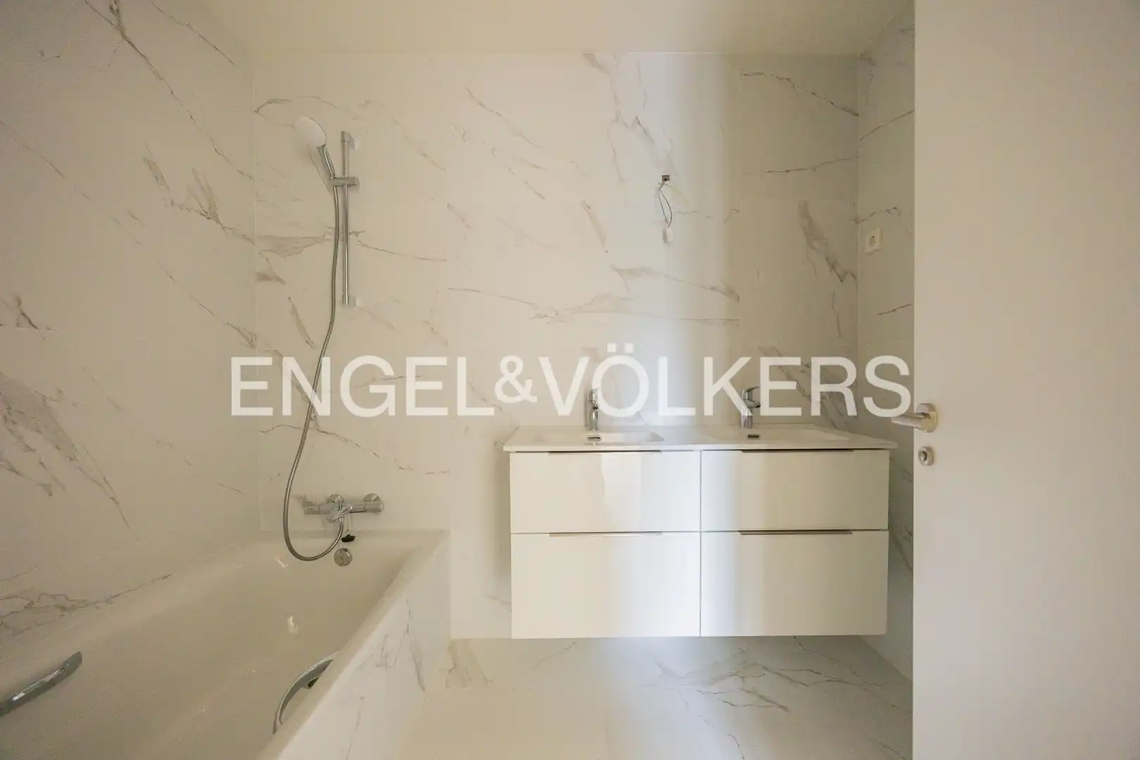 Bathroom of Flat for rent in Bilbao   with Heating and Balcony