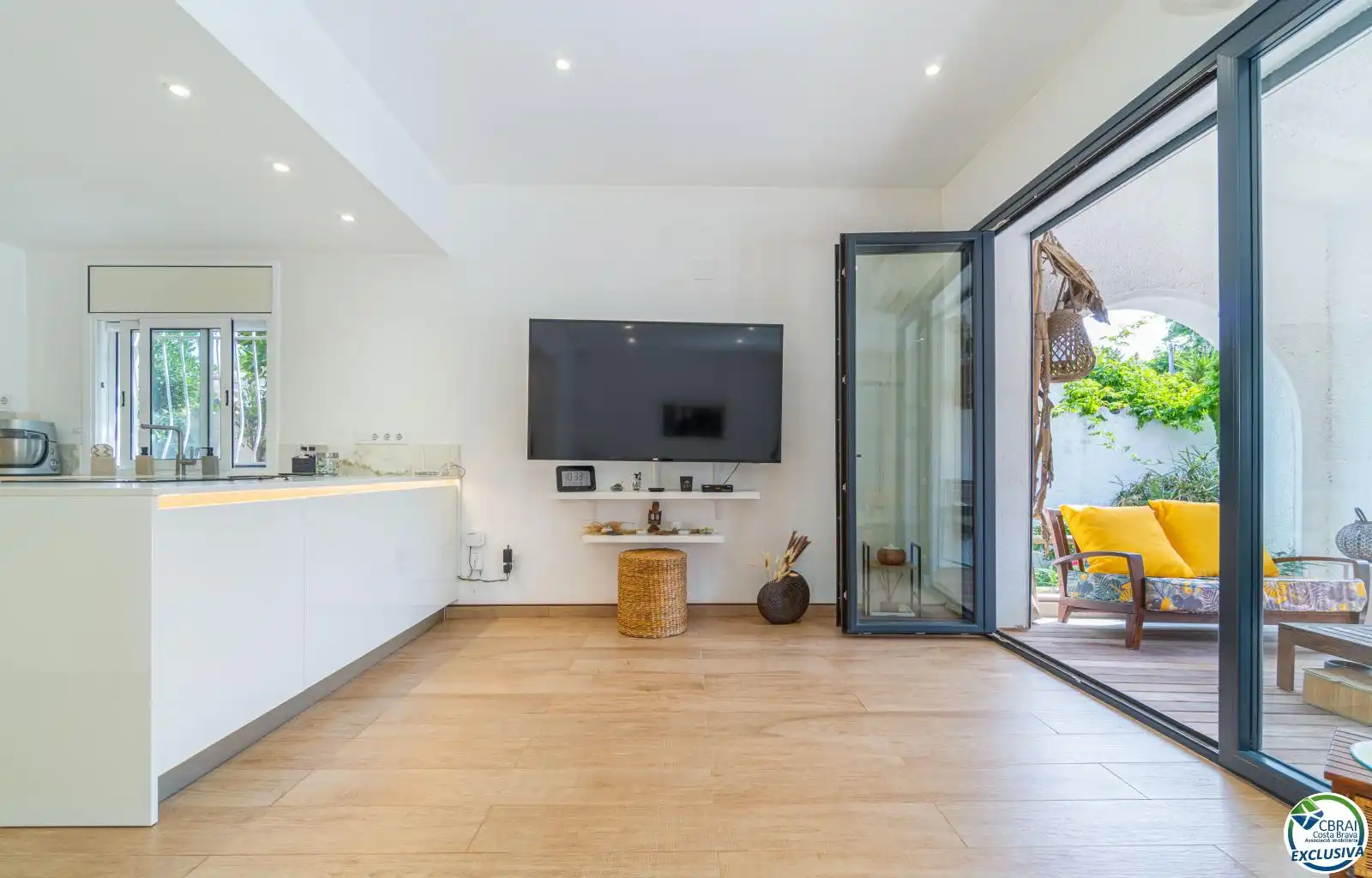 Sala d'estar de Casa o xalet en venda en Empuriabrava amb Aire condicionat, Piscina i Moblat