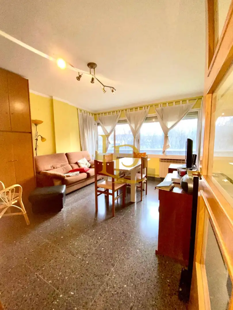 Vista exterior de Piso en venta en Barcelona con Calefacción, Terraza y Horno