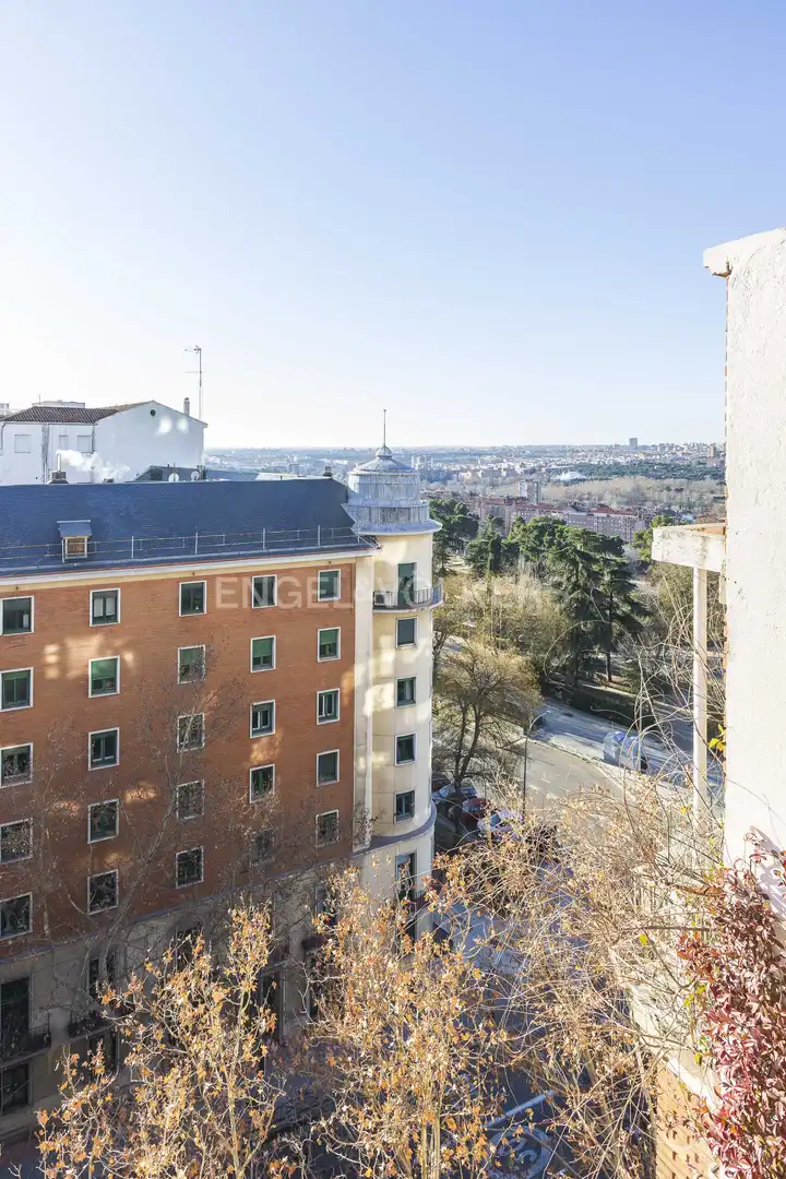 Außenansicht von Dachboden zum Verkauf in Madrid mit Klimaanlage, Heizung und Terrasse