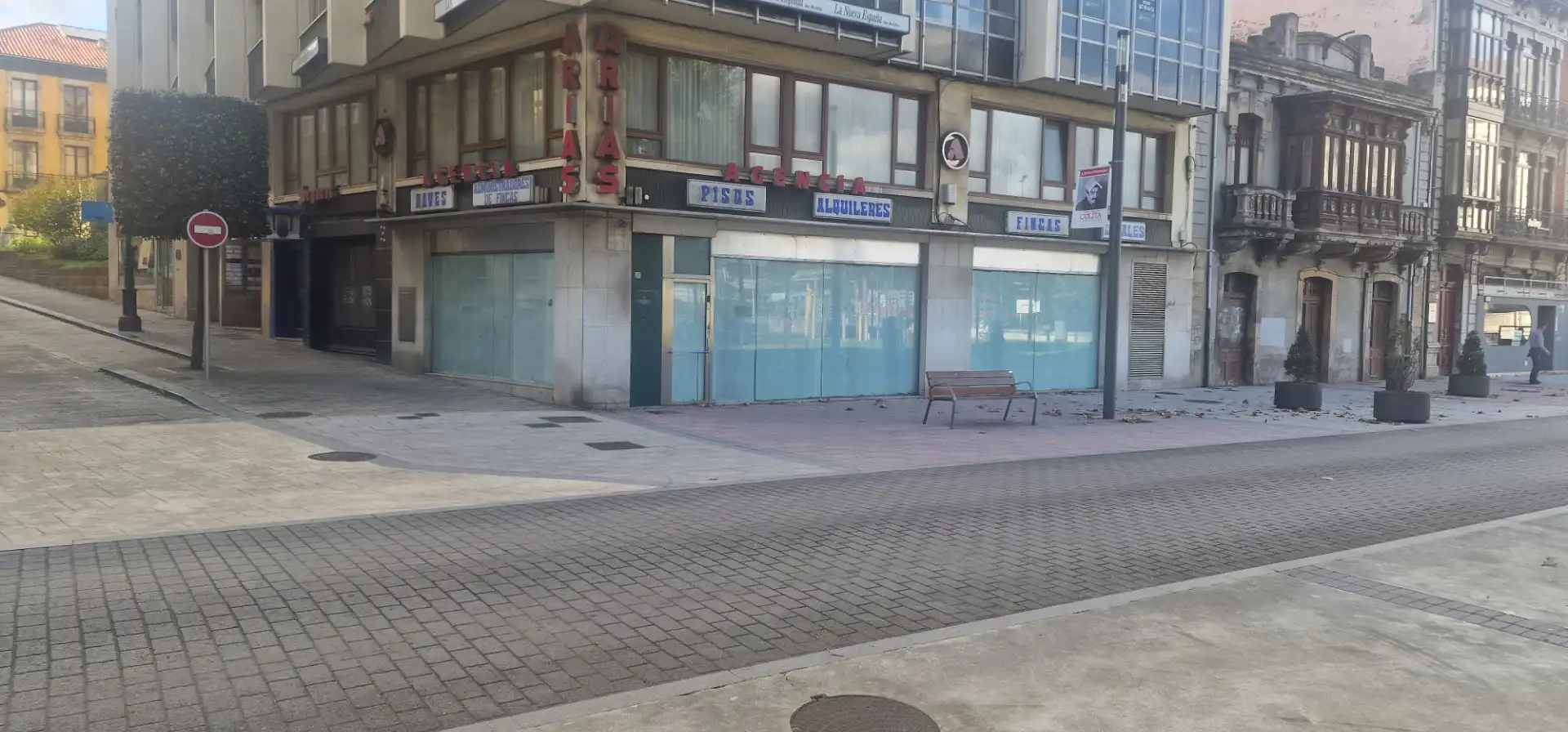 Locale commerciale in vendita a Calle Emile Robin 7