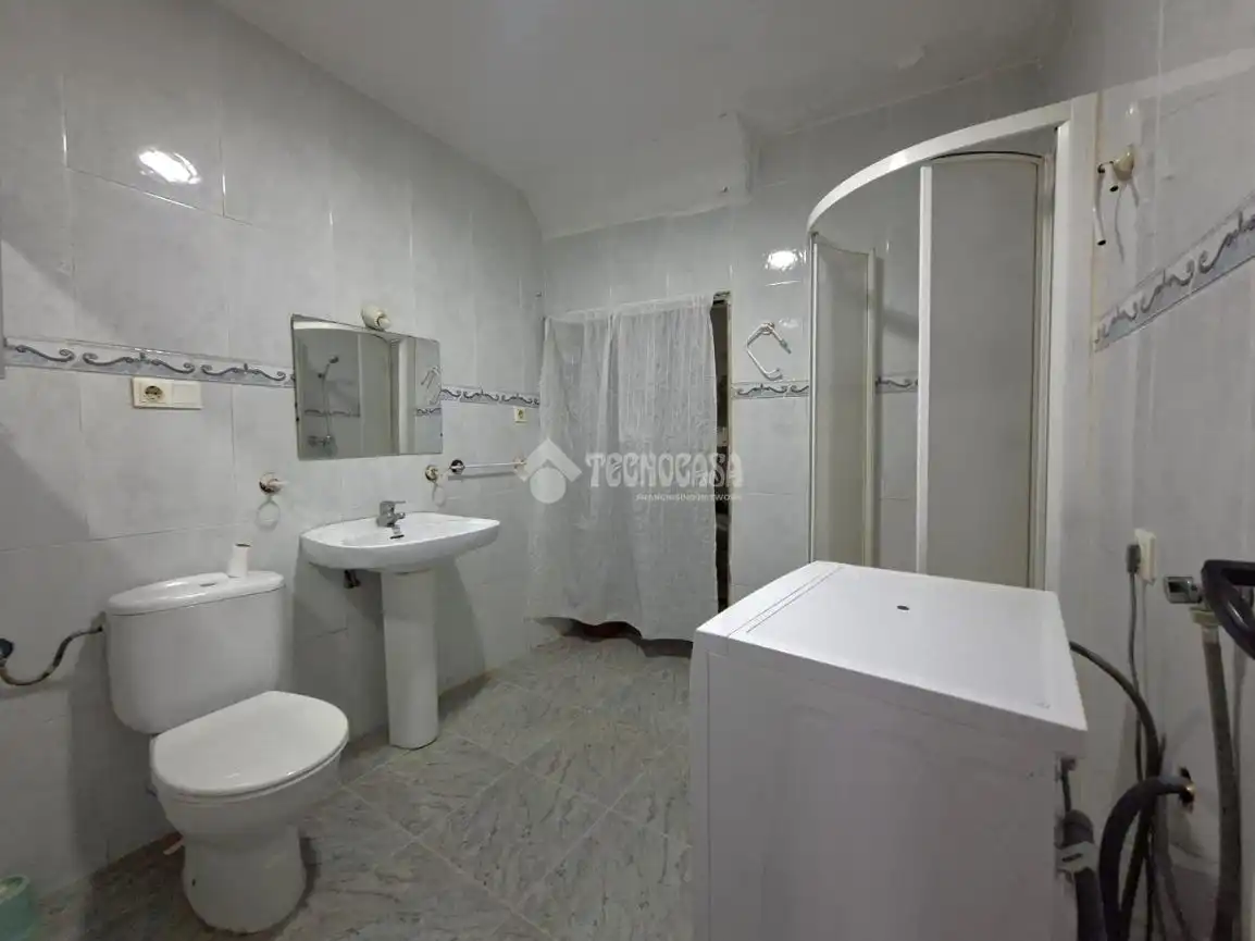 Badezimmer von Einfamilien-Reihenhaus zum Verkauf in Guadix