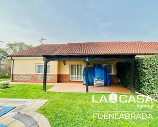 Vista exterior de Casa o xalet en venda en Novés amb Piscina
