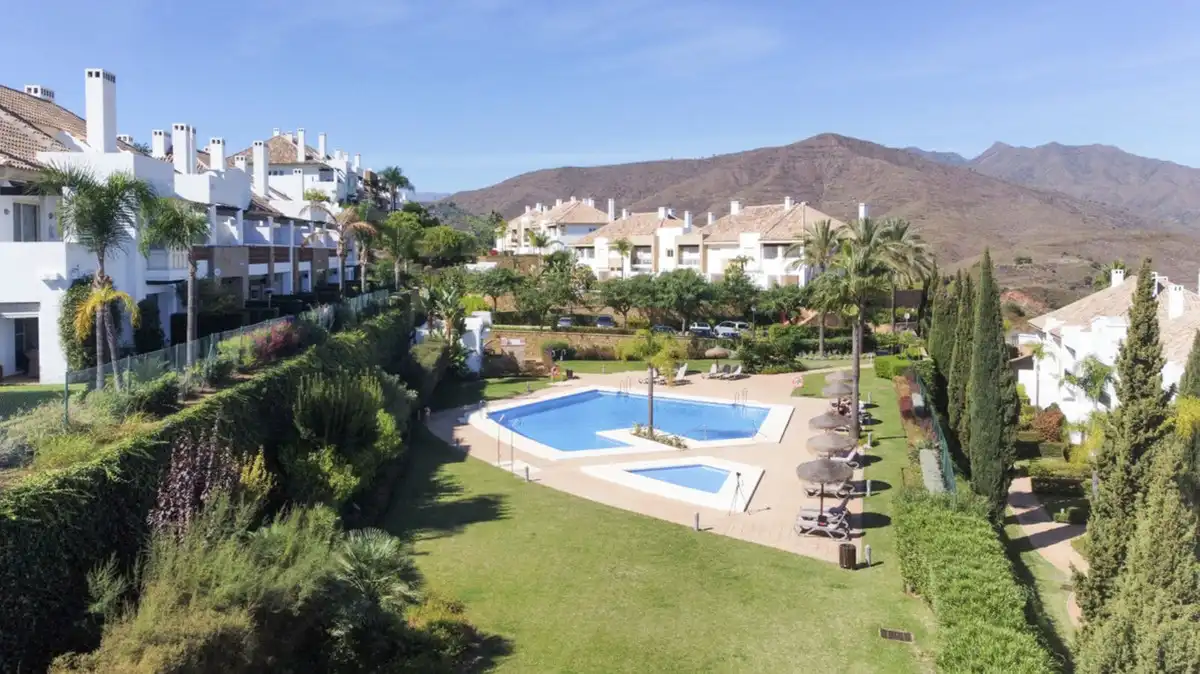 Vista exterior de Casa adosada de alquiler en Mijas con Aire acondicionado, Jardín privado y Terraza