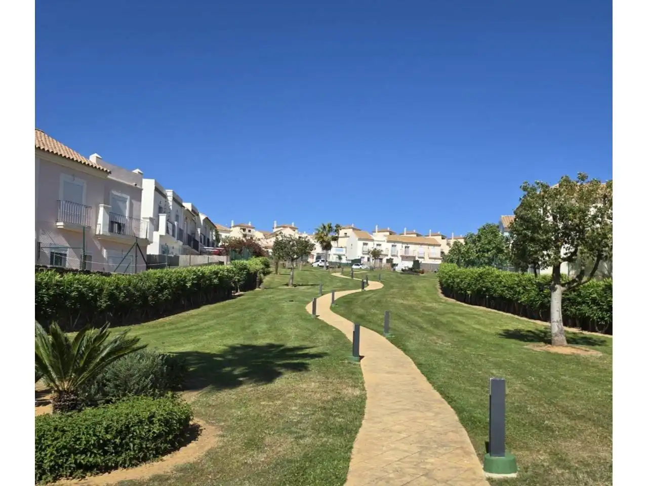Vista exterior de Casa adosada en venda en Ayamonte amb Aire condicionat, Terrassa i Moblat