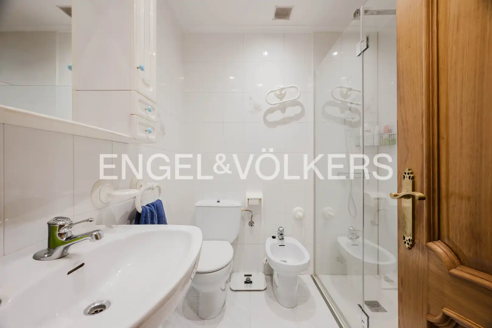 Bathroom of Houses for sale in Donostia - San Sebastián   with Air Conditioner, Heating and Private garden
