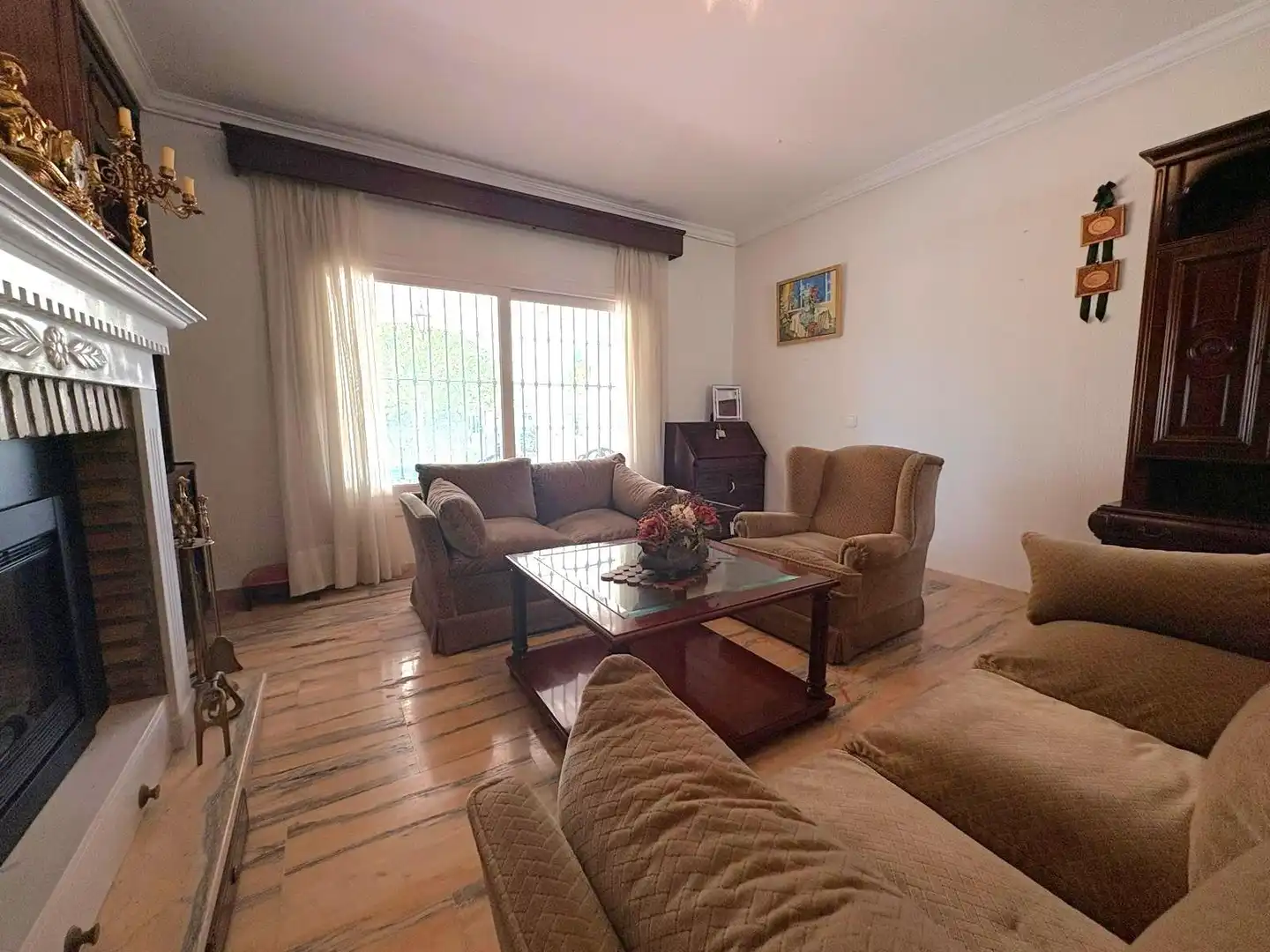 Living room of Houses for sale in Algeciras  with Air Conditioner, Private garden and Terrace