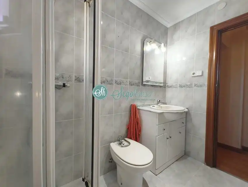 Baño de Piso en venta en Segovia con Calefacción, Parquet y Terraza