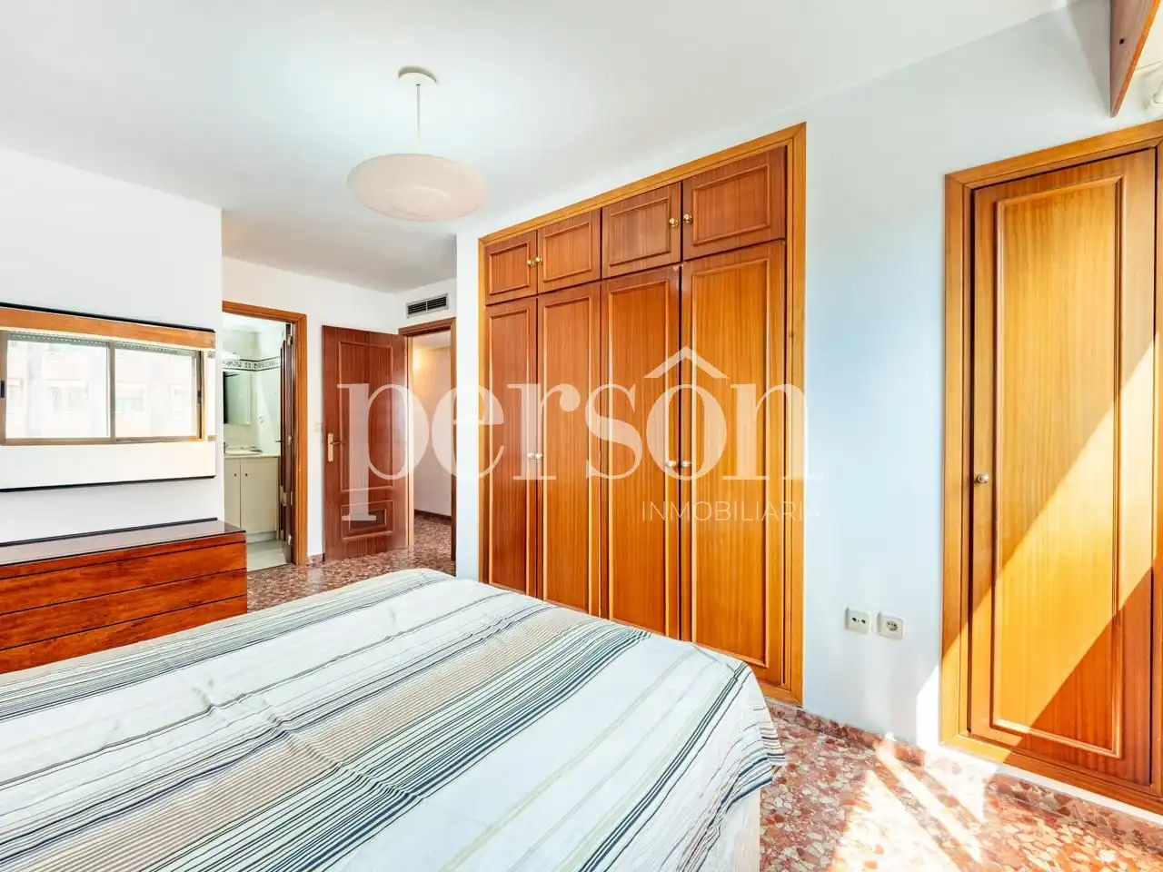 Habitación de Piso de alquiler en Valencia con Aire acondicionado, Parquet y Amueblado