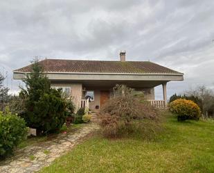 Vista exterior de Casa o xalet en venda en Beade  amb Calefacció, Jardí privat i Parquet