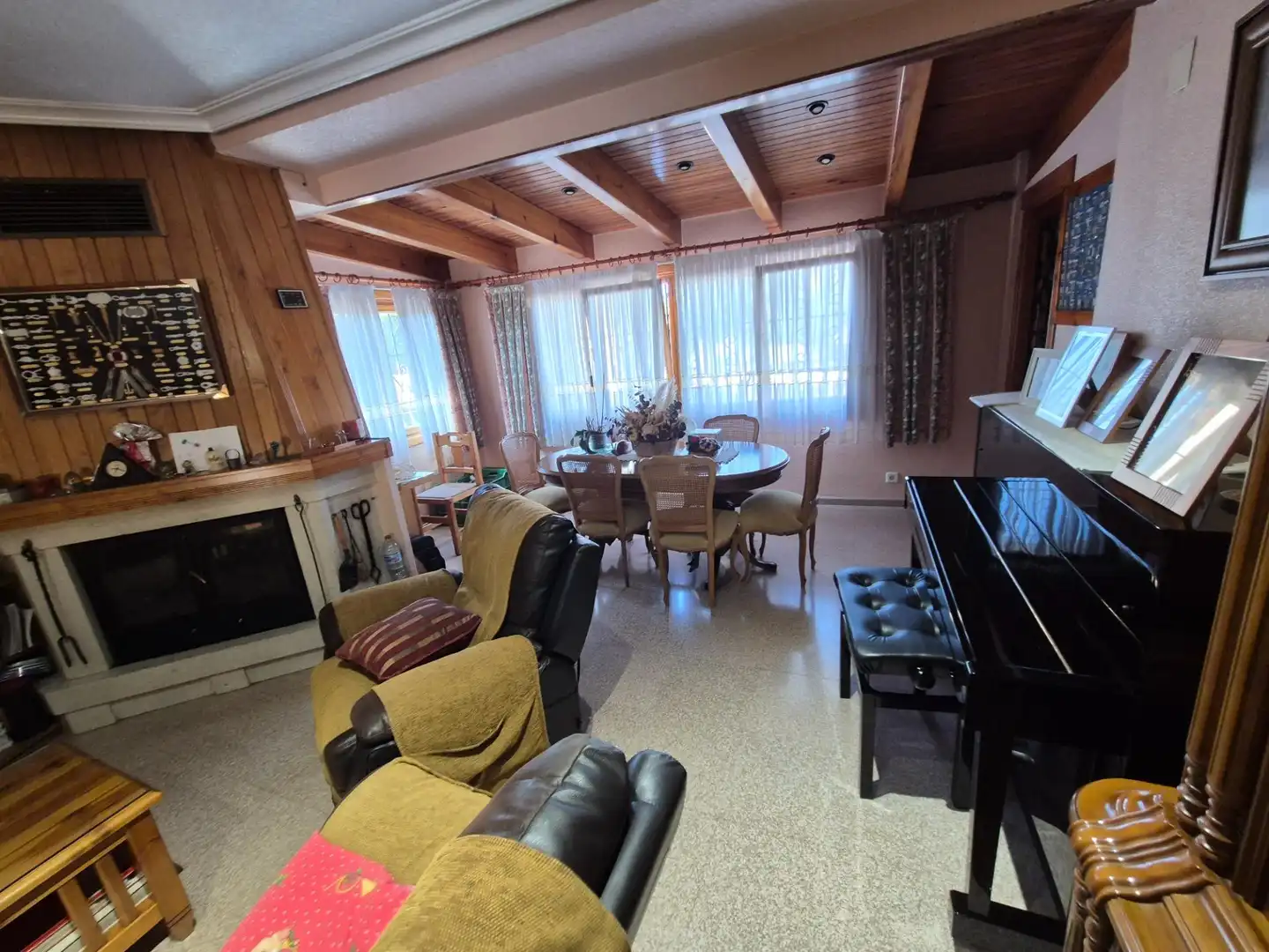 Sala d'estar de Casa o xalet en venda en Petrer amb Calefacció, Jardí privat i Terrassa