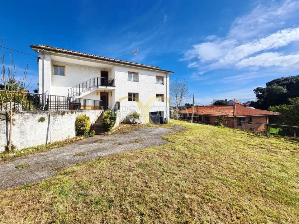 Vista exterior de Casa o xalet en venda en Llanes amb Calefacció, Jardí privat i Terrassa