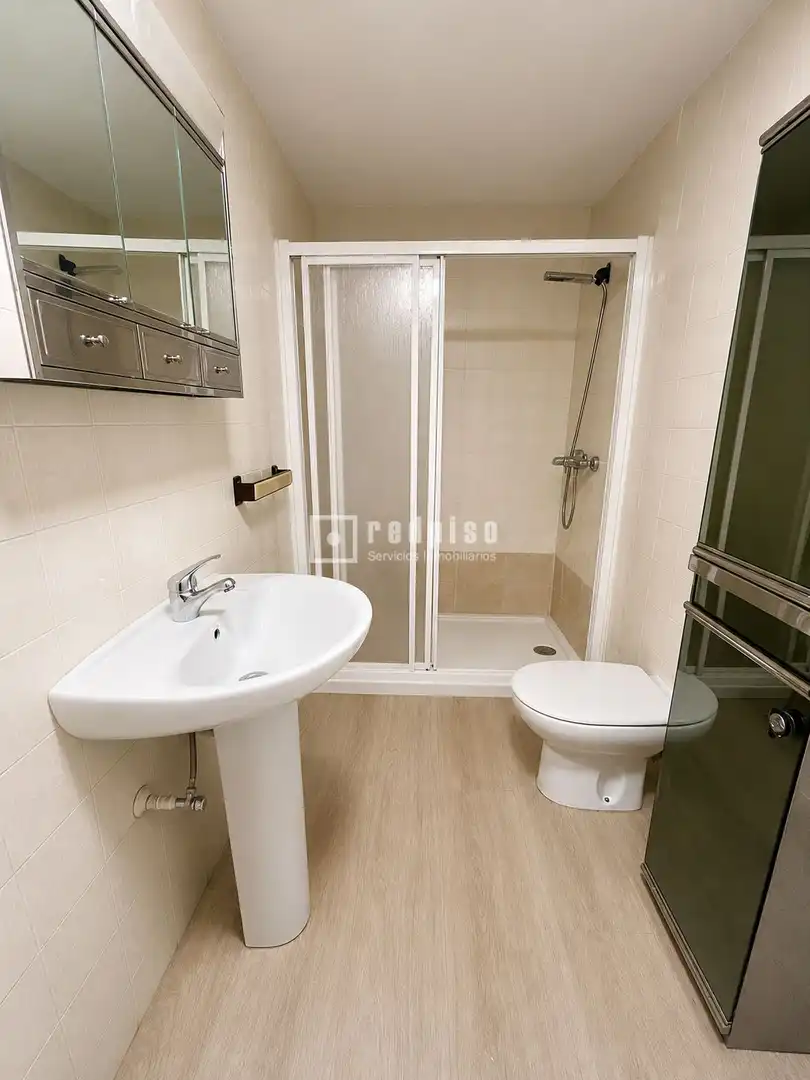 Baño de Piso de alquiler en Granada con Aire acondicionado, Calefacción y Terraza