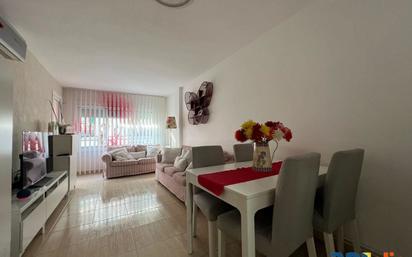 Living room of Flat for sale in Premià de Mar  with Air Conditioner, Terrace and Balcony