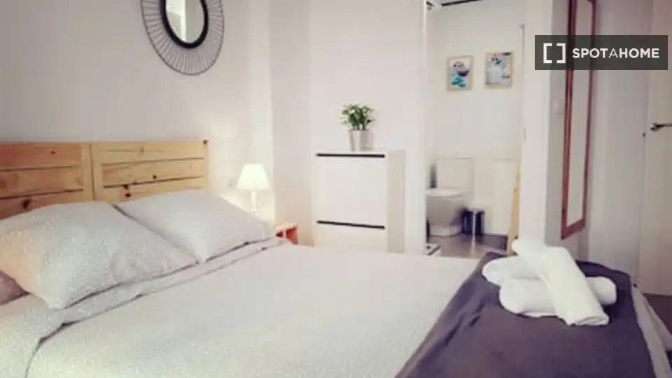 Habitación de Piso de alquiler en Valencia con Aire acondicionado, Calefacción y Amueblado