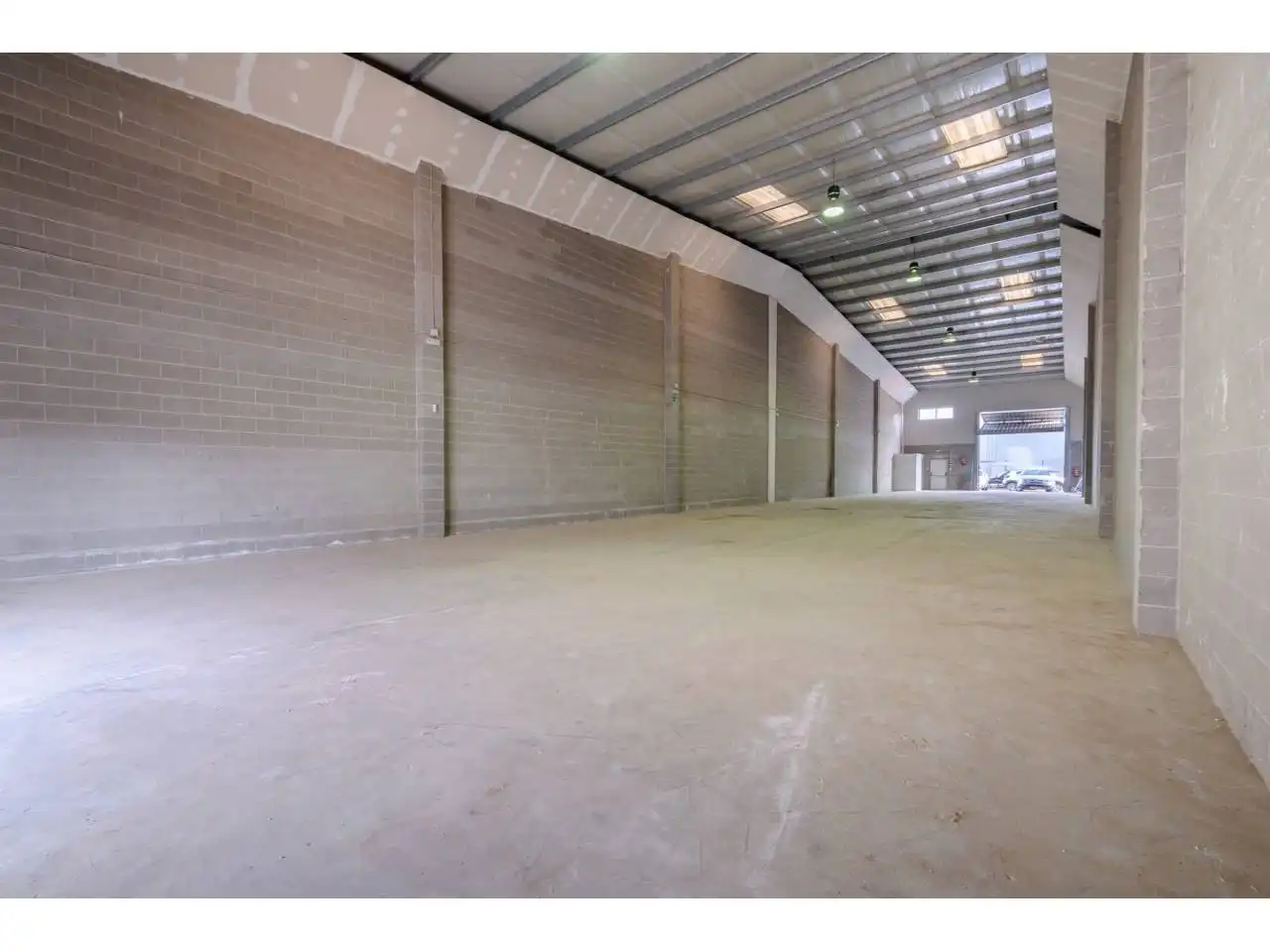 Fabrikhallen zur Miete in Bescanó