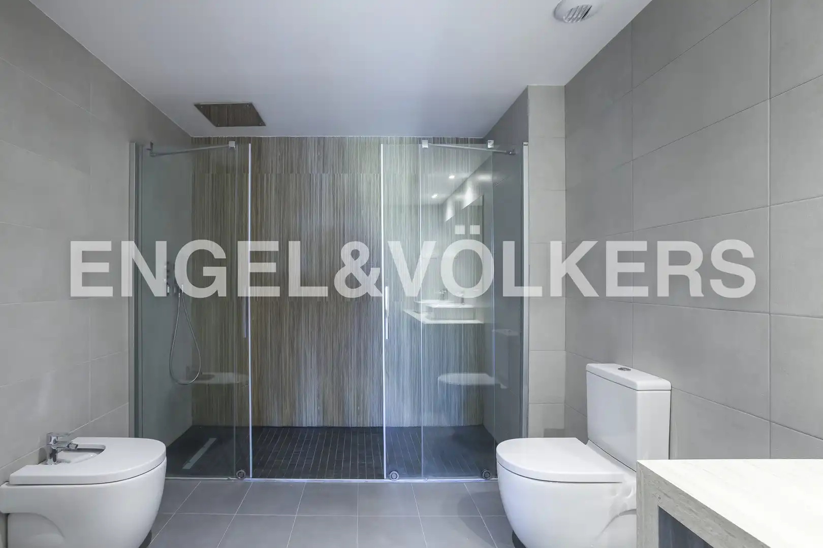 Bathroom of Attic for rent in Madrid  with Heating and Swimming Pool