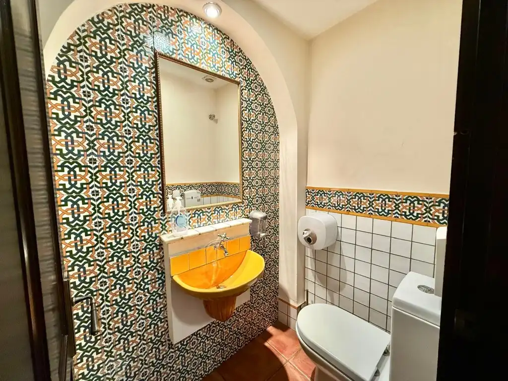 Bathroom of Commercial properties for rent in Córdoba