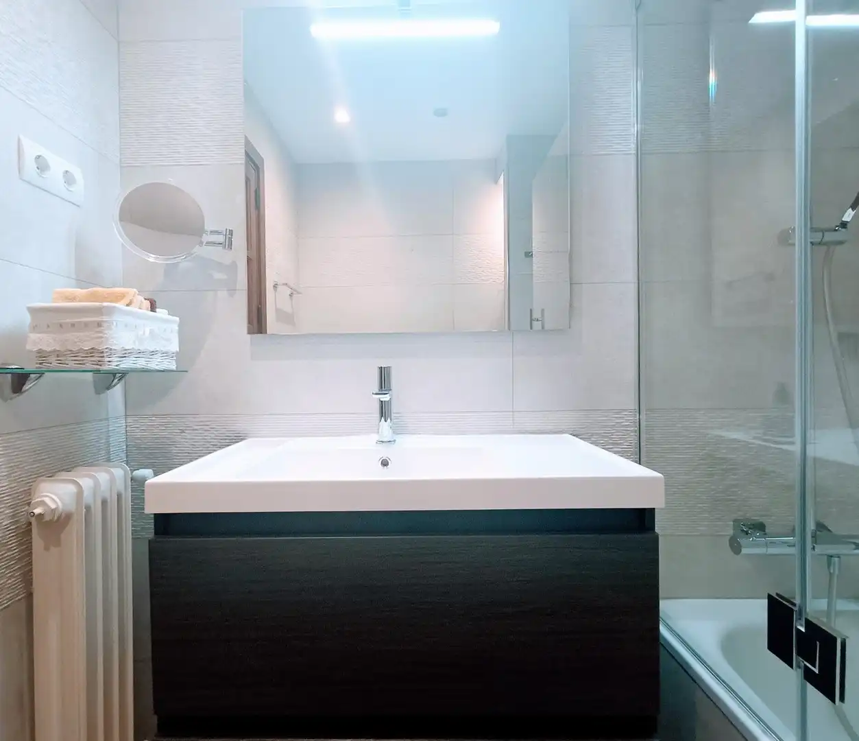 Bathroom of Flat for rent in El Escorial  with Heating, Terrace and Furnished