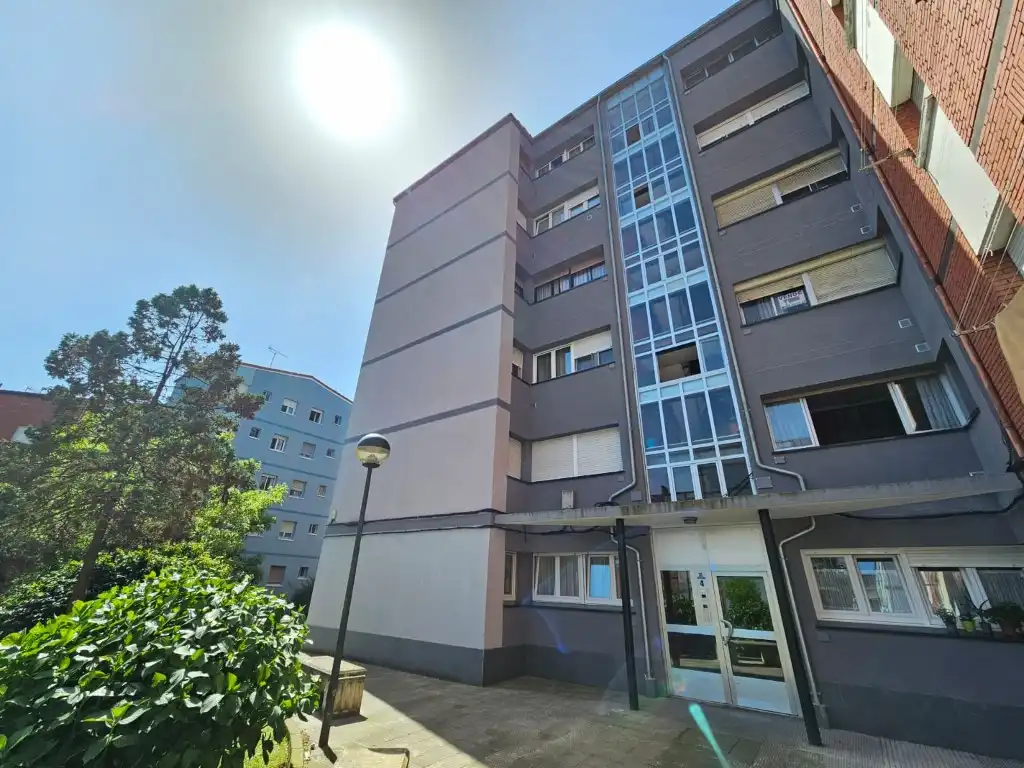 Vista exterior de Piso en venta en Avilés