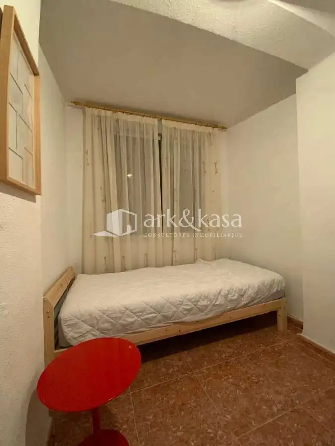 Schlafzimmer von Wohnung zur Miete in Valencia mit Klimaanlage, Abstellraum und Möbliert