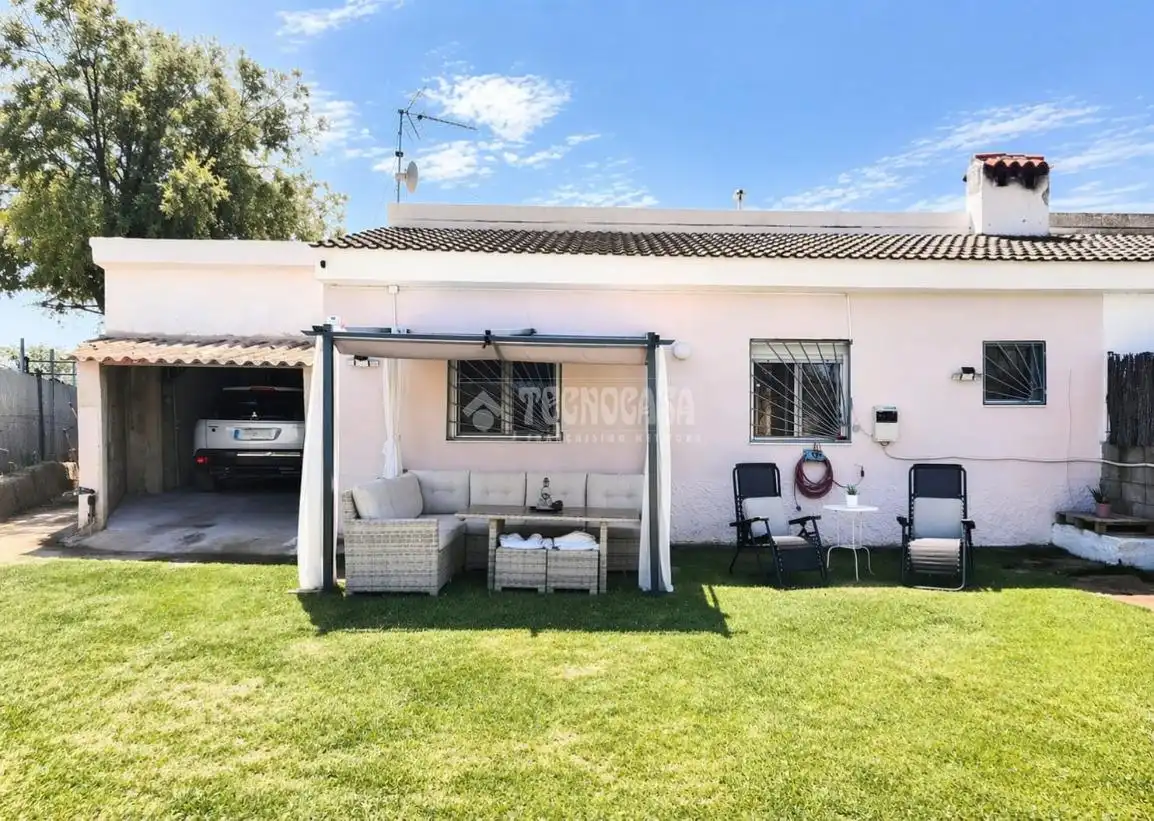 Garden of Houses for sale in  Zaragoza Capital  with Air Conditioner and Swimming Pool