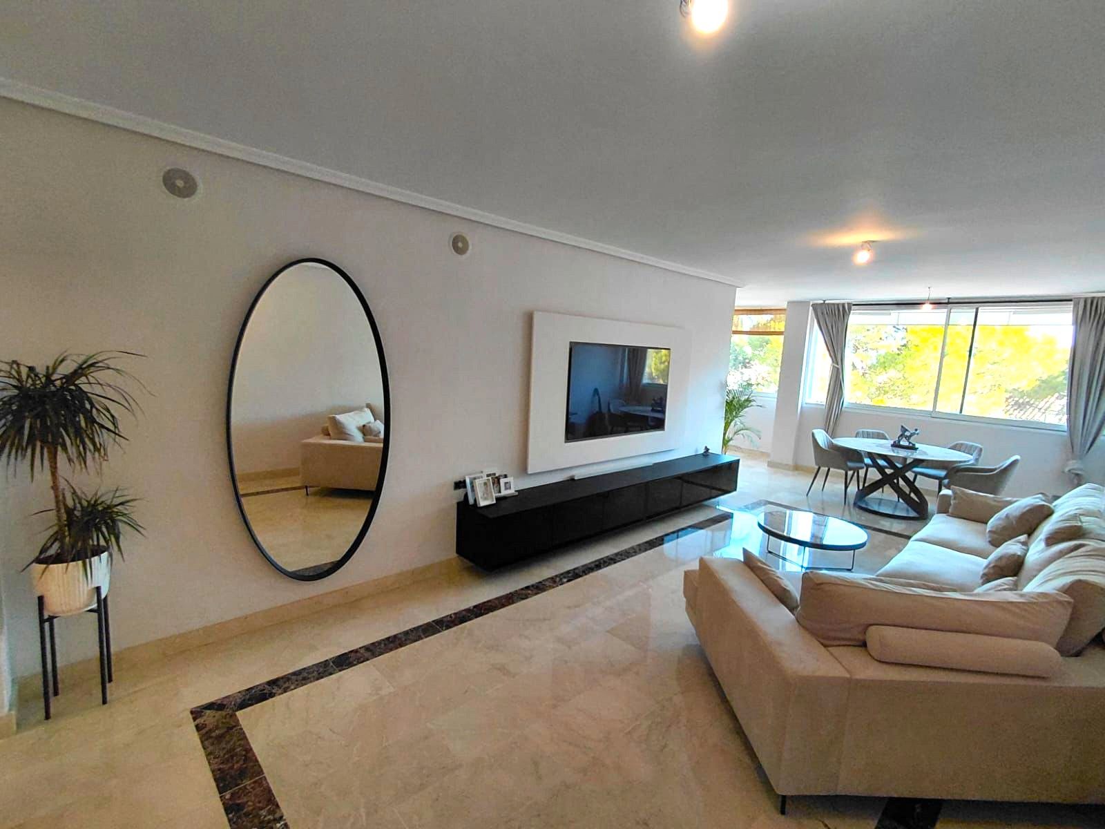Sala de estar de Piso en venta en Marbella con Aire acondicionado, Calefacción y Terraza