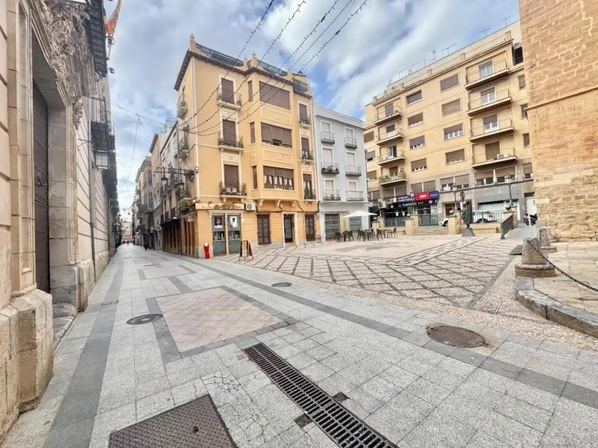 Wohngebäude zum Verkauf in Calle MAYOR DE RAMON Y CAJAL 7