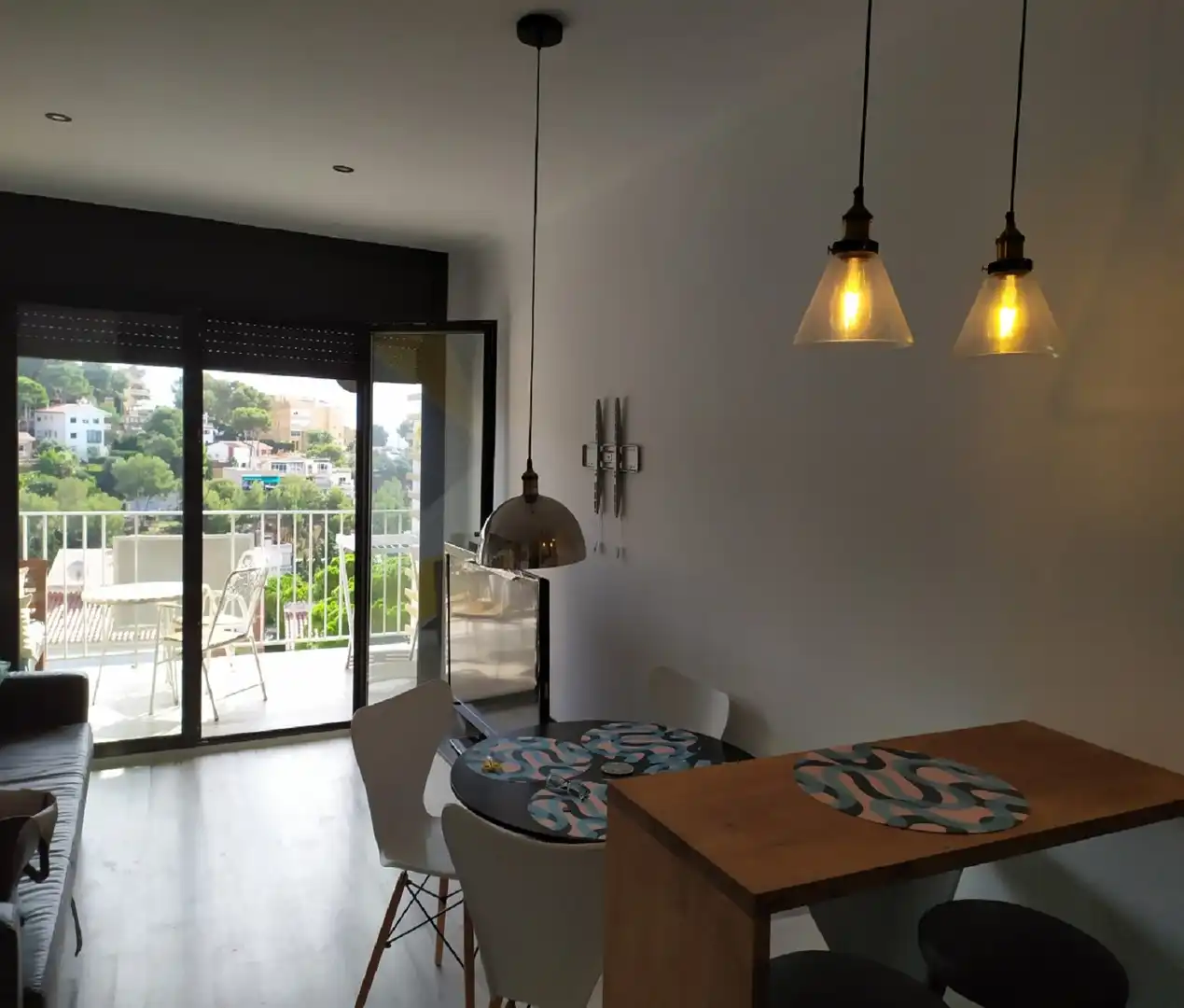 Menjador de Apartament en venda en Castelldefels amb Aire condicionat, Terrassa i Moblat