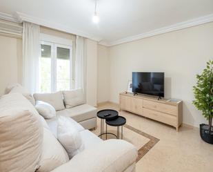 Living room of Flat to rent in  Granada Capital  with Air Conditioner, Heating and Furnished