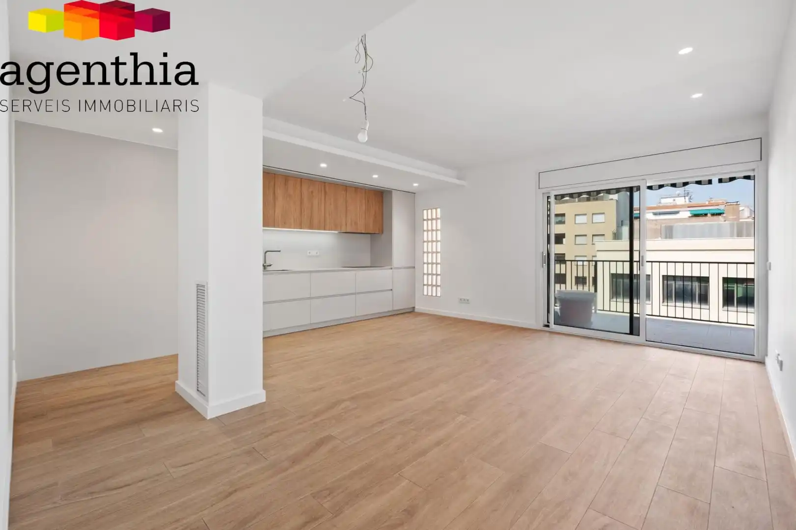 Exterior view of Flat for sale in Girona  with Air Conditioner, Heating and Terrace