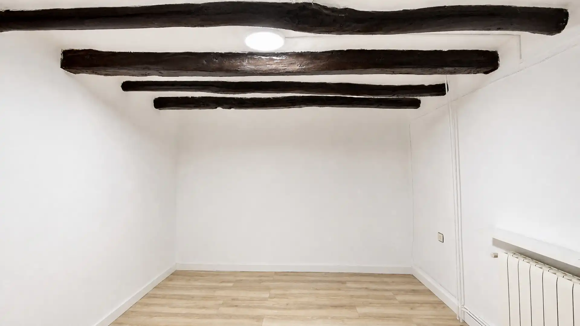 Casa adosada en venda en Alloza amb Calefacció, Parquet i Moblat