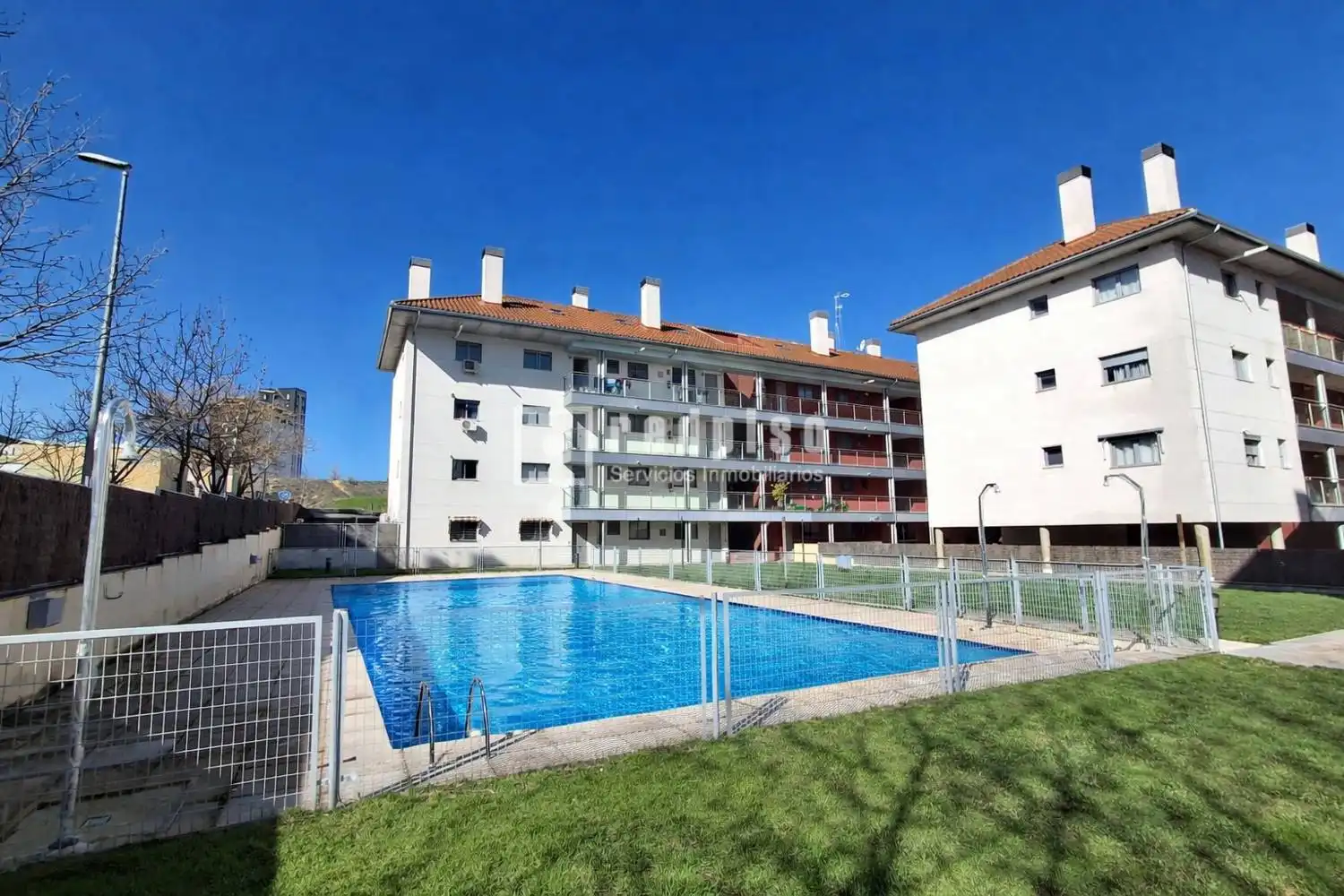 Piscina de Dúplex en venta en Navalcarnero con Aire acondicionado, Calefacción y Jardín privado