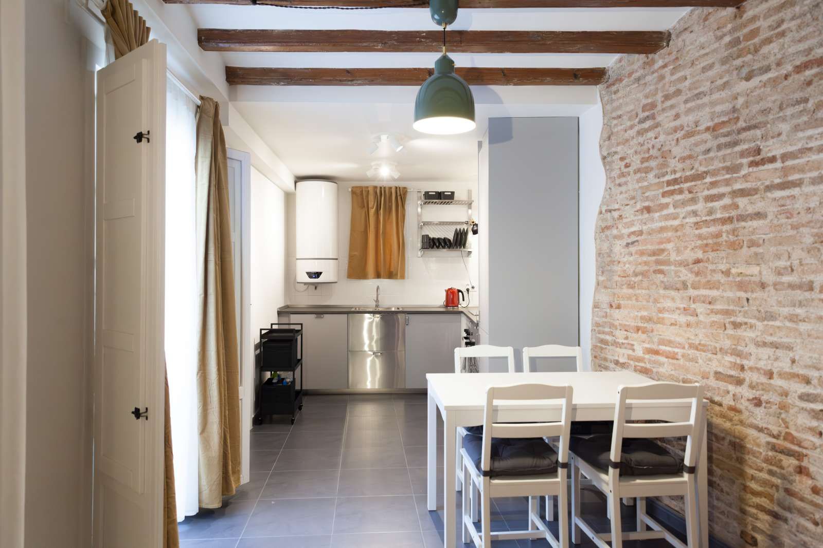 Cuina de Apartament per a compartir en  Barcelona Capital amb Aire condicionat i Terrassa